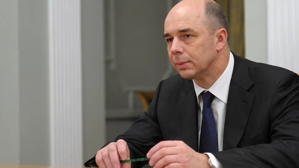Глава ведомства заявил, что нейросети помогают оптимизировать распределение средств и находить налоговых нарушителей, однако последнее слово за профильными специалистами. Применение ИИ идёт на фоне рекордного дефицита бюджетов.