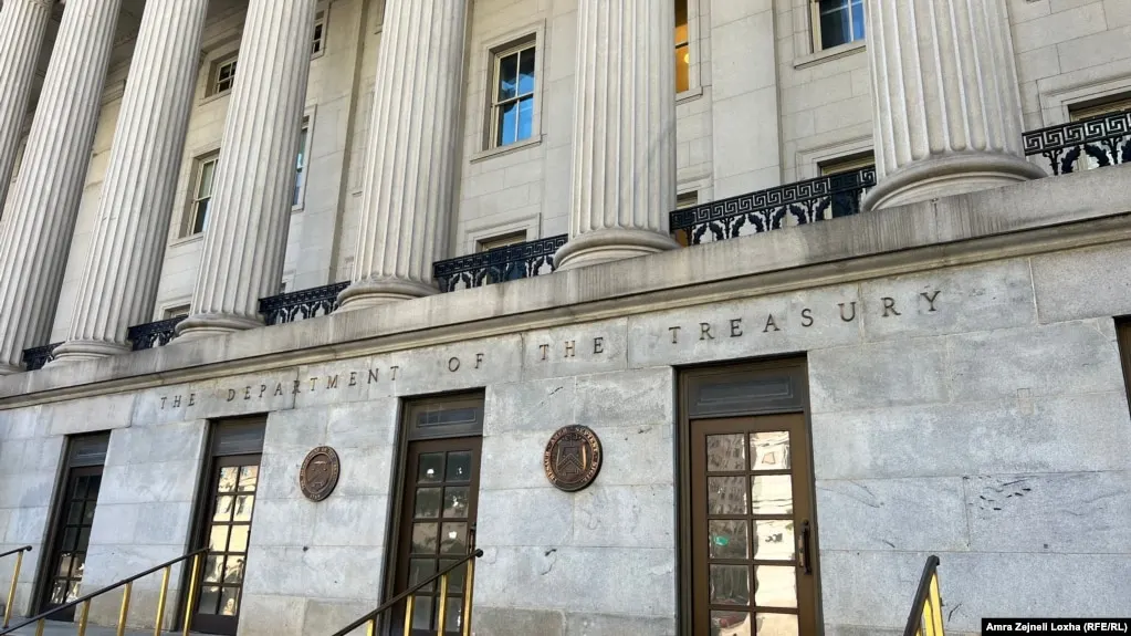 Минфин США объявил о новом пакете санкций против физических и юридических лиц в Иране, Турции и ОАЭ, которых Вашингтон обвиняет в поставках вооружений Тегерану и поддержке восстановления его ракетных и дроновых арсеналов.