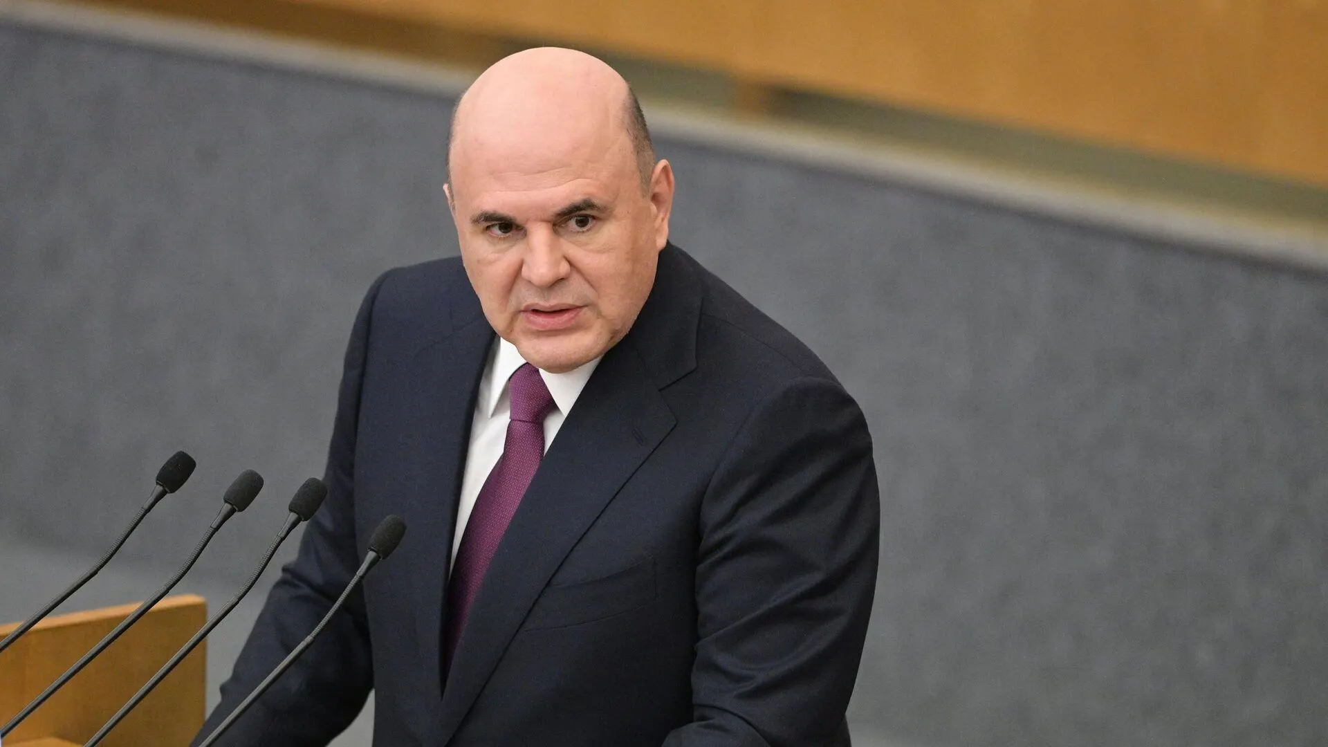 Ассоциация участников электронной торговли предлагает вводить НДС на импортные товары поэтапно, опасаясь оттока покупателей с маркетплейсов в нерегулируемые каналы и падения выручки российских продавцов.