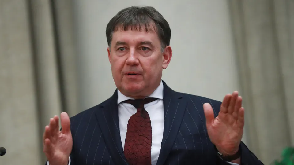 Мосгорсуд оставил в силе решение о национализации сети отелей Marton и свыше 100 объектов недвижимости на 9 млрд рублей, связанных с бывшим председателем Совета судей России Виктором Момотовым. Генпрокуратура заявляет о его связях с криминальными авторитетами, уклонении от налогов и использовании судебной власти для защиты коррупционных доходов.