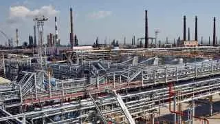 Серия атак беспилотников привела к остановке переработки нефти на Новокуйбышевском и Туапсинском НПЗ, а также серьёзно нарушила работу крупнейших заводов в Нижегородской, Саратовской и Ленинградской областях.