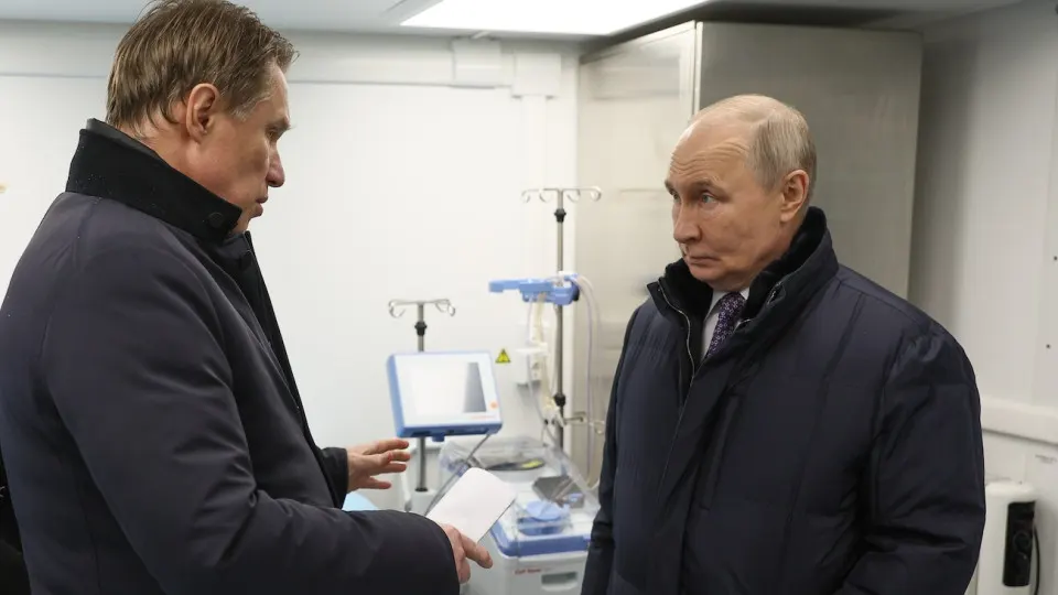 Президент поручил министру здравоохранения увеличить охват репродуктивной диспансеризации — проверять репродуктивную функцию шире, как у женщин, так и у мужчин. Мера объявлена на фоне многолетнего снижения рождаемости и демографической стратегии по повышению суммарного коэффициента рождаемости.