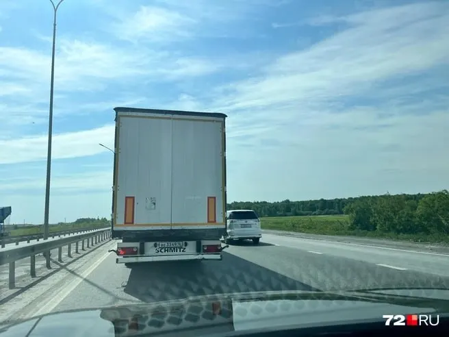 На подъездах к базам отдыха и крупным СНТ вокруг Тюмени фиксируются серьёзные заторы: затруднения отмечают на Салаирском тракте, трассе в сторону Боровского и по направлению Тюмень–Омск.