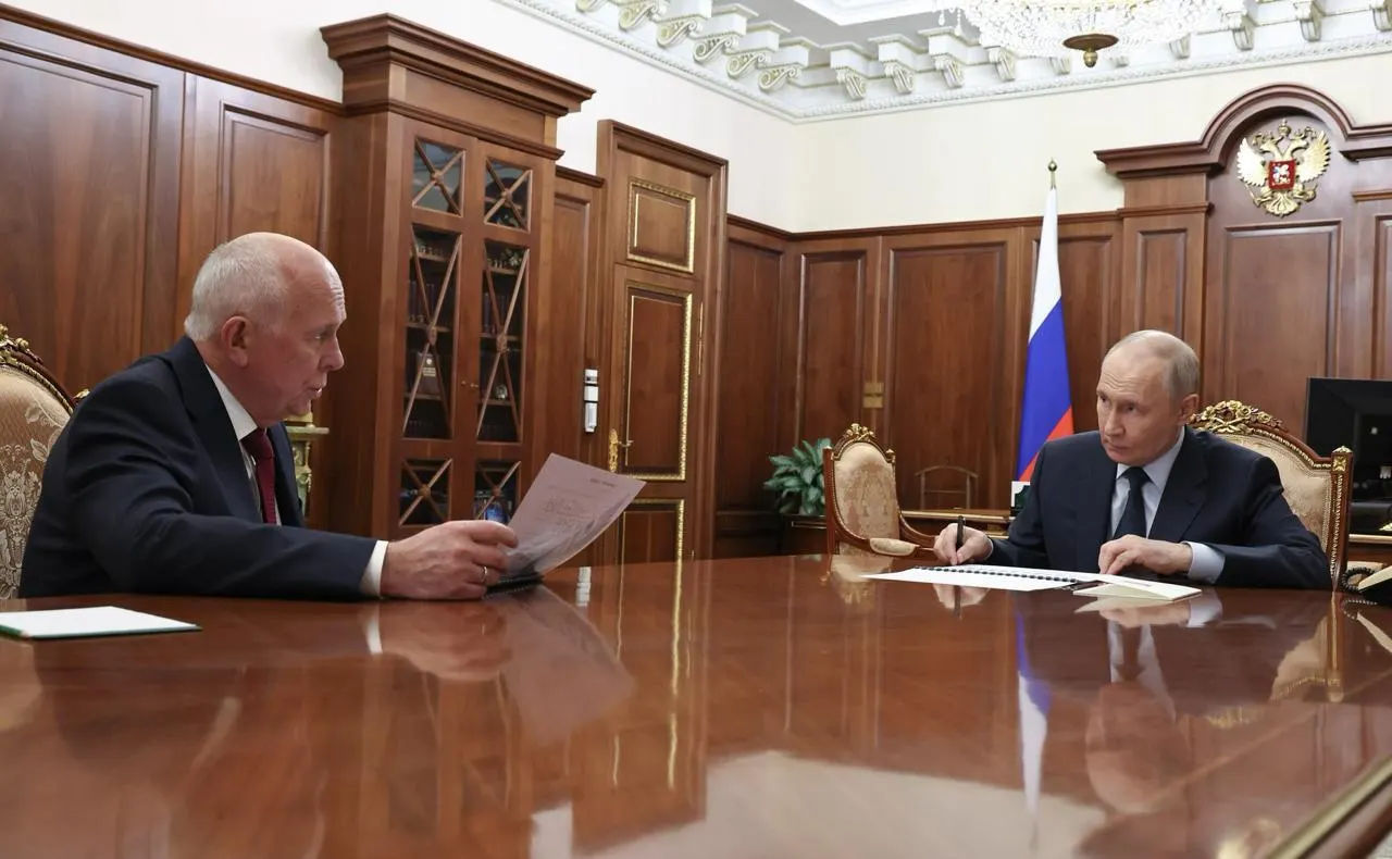 Глава Ростеха доложил президенту о задержках в производстве пассажирских самолетов: серийный запуск моделей перенесли на следующий год, а планы правительства по выпуску воздушных судов растянули во времени.