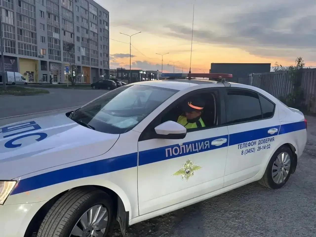 Школьник приобрёл автомобиль на личные средства и катался по району с друзьями. Его остановили за отсутствие прав и регистрации, машину эвакуировали.