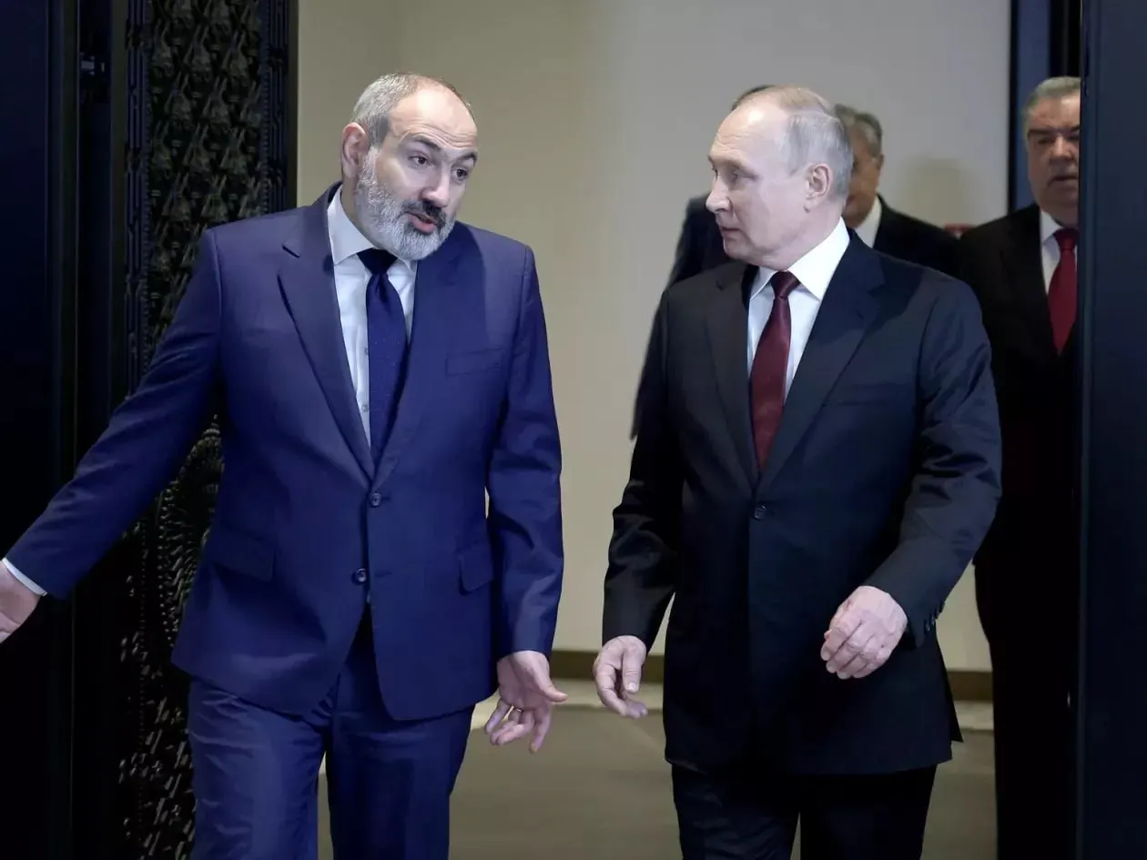 Премьер-министр Никол Пашинян заявил, что Ереван не присоединится к санкциям Евросоюза против России, но и не будет помогать их обходить; европейские эксперты, по его словам, подтвердили отсутствие таких действий.