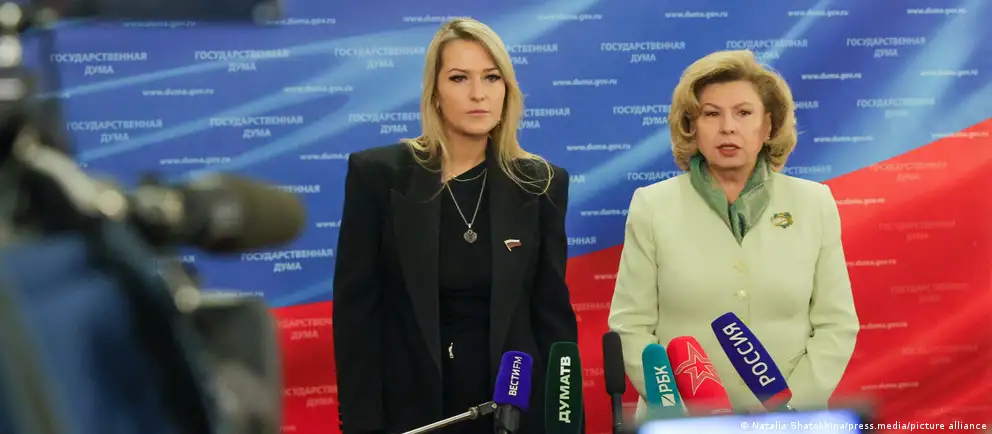 Госдума утвердила Яну Лантратову на пост омбудсмена. Она намерена сосредоточиться на помощи участникам СВО и уязвимым группам, тогда как правозащитники встречают назначение скептически.