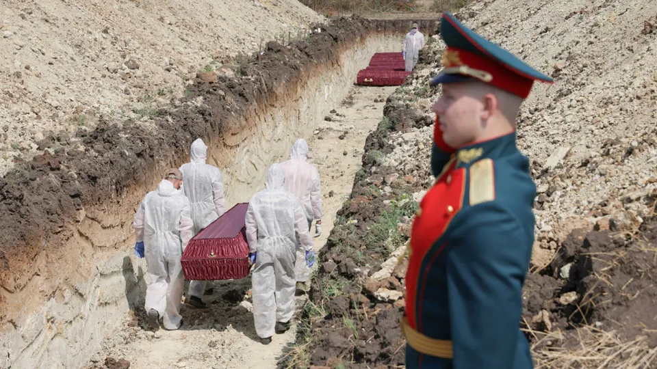 Анализ поимённых списков, реестра наследственных дел и судебной статистики показывает, что минимальная документально обоснованная оценка погибших российских военнослужащих с начала полномасштабного вторжения до конца 2025 года составляет 352 тысячи человек.
