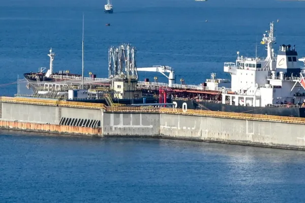 Глава Минфина просит сократить расходы на 2,9 трлн руб.; при неблагоприятном сценарии в трёхлетнем бюджете возможны сокращения до 7,1 трлн руб. к 2028 году. Предложение было оформлено письмом в правительство в феврале.