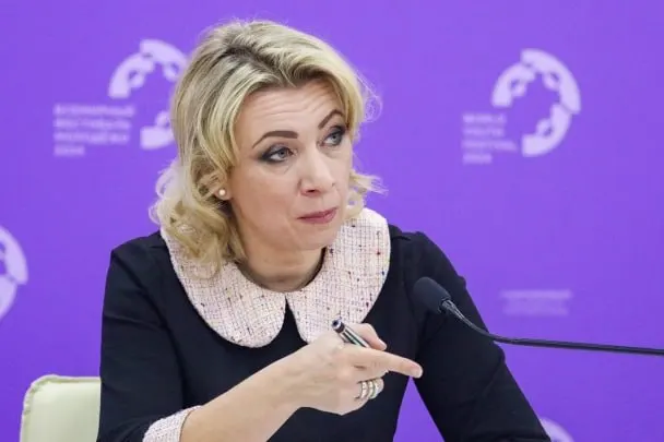 Официальный представитель МИД заявила, что сотрудники Госдепа уведомляют российских дипломатов о том, что их дети, родившиеся в США, якобы автоматически получили американское гражданство без согласия родителей; по её словам, практика действует с 2023 года.