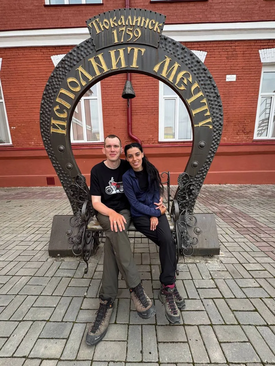 Павел и Тамара за примерно 120 дней прошли более 2,7 тыс. км и на данный момент находятся в Тюкалинске; до Омска им осталось около 160 км.