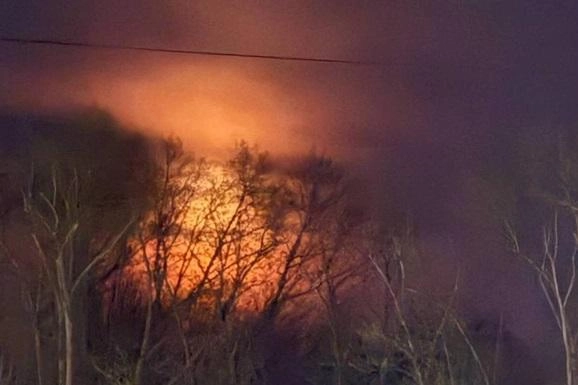 В чебоксарском аэропорту временно ограничили прием и выпуск воздушных судов. На фоне серии атак на промышленные объекты российское Минобороны заявляет об уничтожении 289 украинских беспилотников над разными регионами России.
