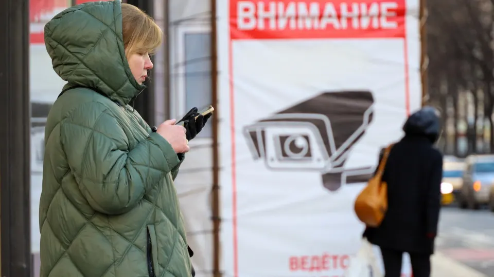 Сообщения со ссылками на ключи для VPN исчезают в диалогах без согласия пользователей; при повторной отправке сервис принудительно завершает сеанс. Эти новшества появились на фоне ужесточения ограничений на использование VPN в государственных сервисах.