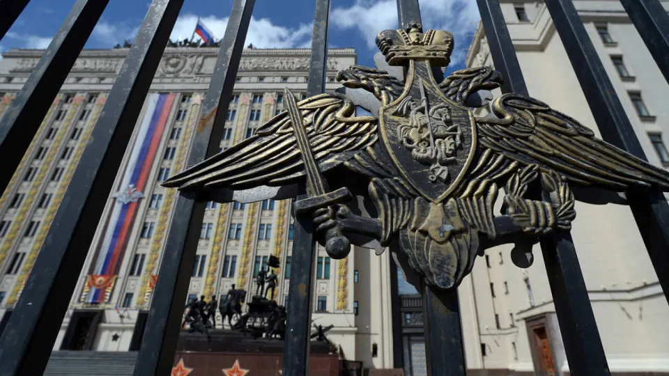 Минобороны хочет напрямую получать акции, землю, технику и производственные базы национализированных компаний стройсектора, чтобы оперативно использовать мощности для гособоронзаказа вместо передачи активов в Росимущество и их последующей продажи.