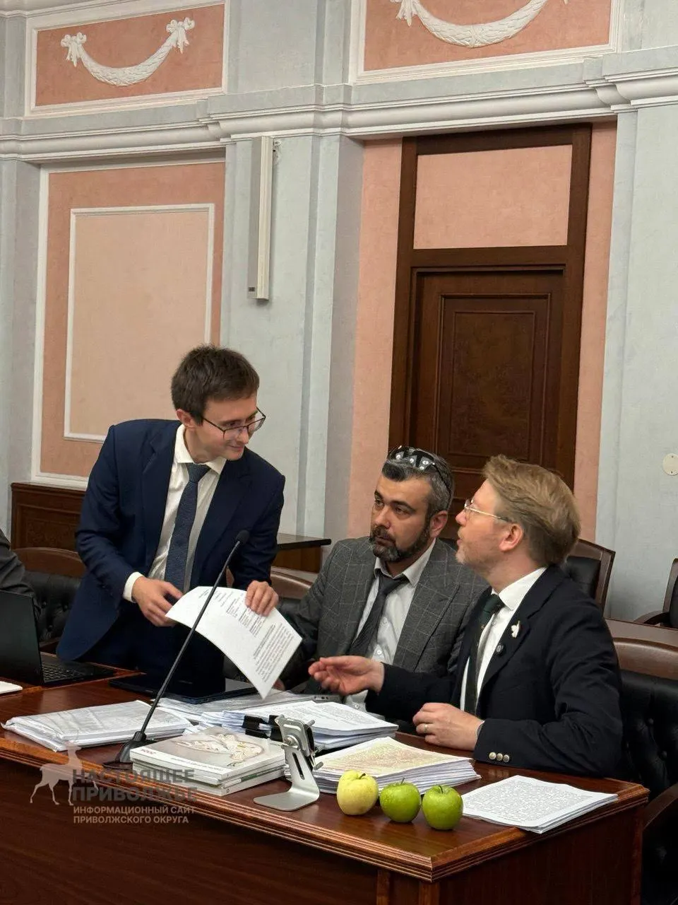 Суд указал на ряд нарушений, включая авторские нарушения, публикацию материалов с участием искусственного интеллекта и сомнительные источники финансирования кампании, после чего принял решение о снятии партии.