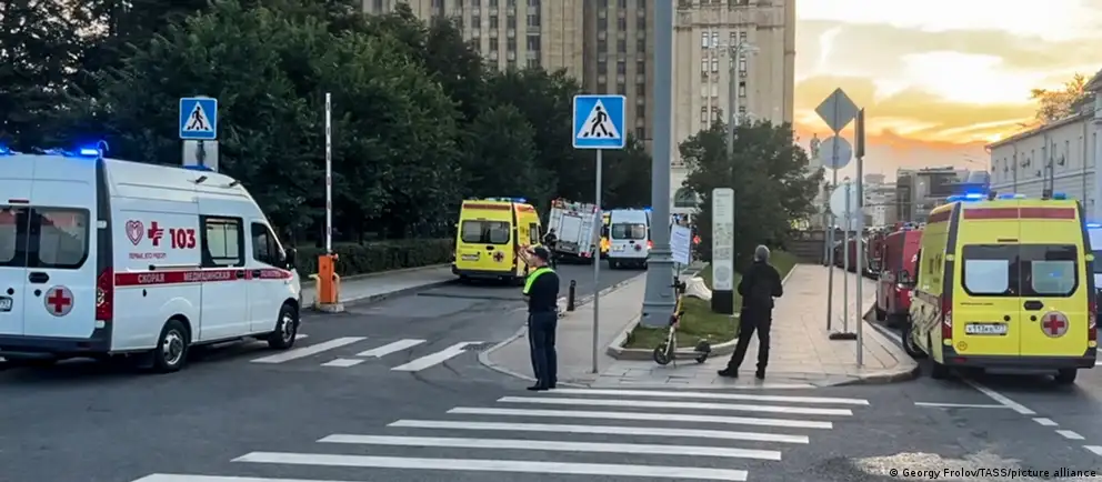 Вечером 1 августа в центре Москвы у ресторана Balzi Rossi прогремел взрыв. Погибли семь человек, десятки пострадали. Следствие рассматривает версию теракта и возможную цель — главкома ВКС.