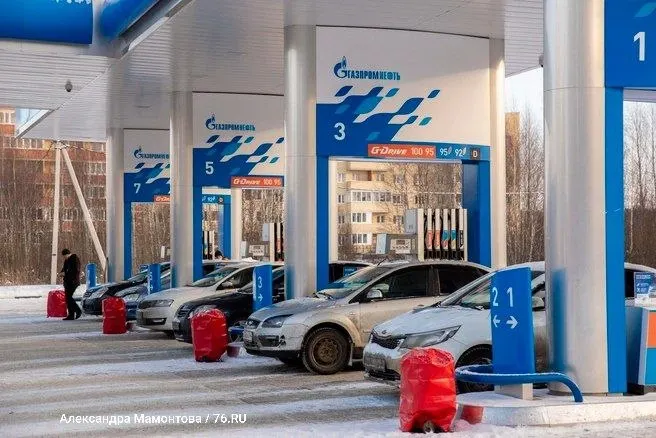 Газпромнефть отменяет лимиты на продажу топлива в ряде регионов. Клиенты смогут заправлять автомобили в любом объёме, а оплату после заправки можно осуществлять по желанию.