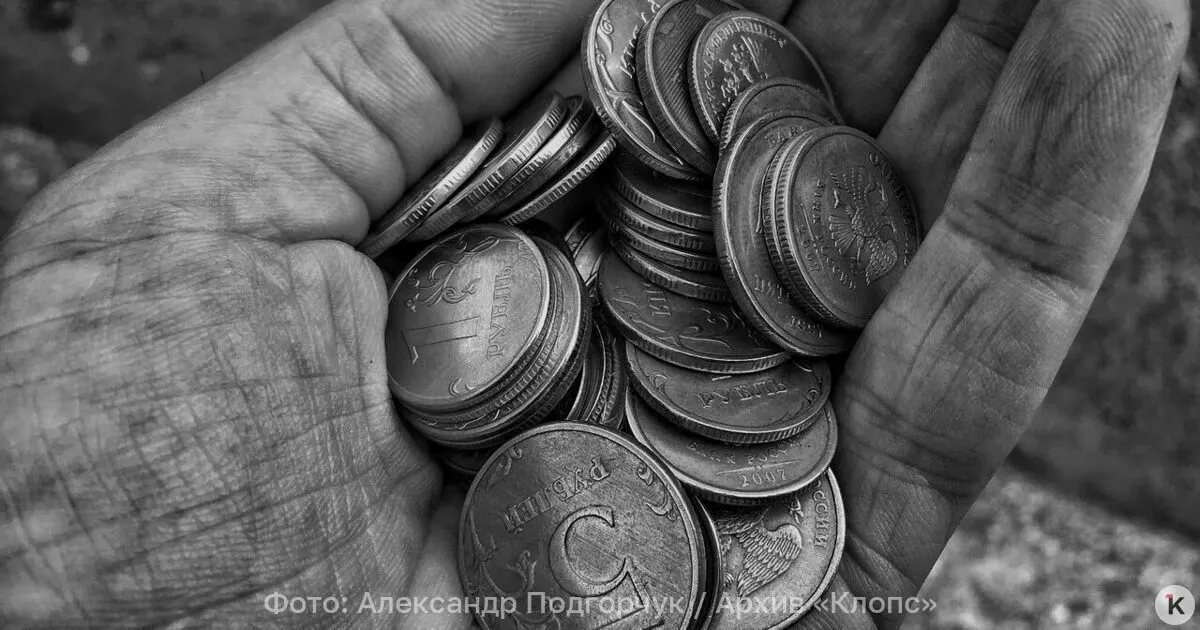 По данным соцфонда, работающие пенсионеры в среднем получают около 24 900 рублей в месяц; к 1 июля 2026 года средняя пенсия по старости составила 27 224 рубля.
