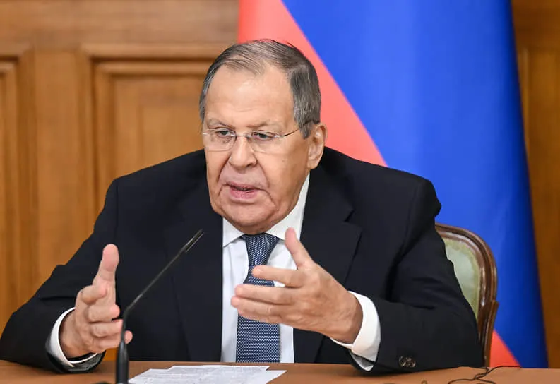Министр иностранных дел заявил, что информационная война вокруг операции на Украине будет продолжаться и усиливаться.