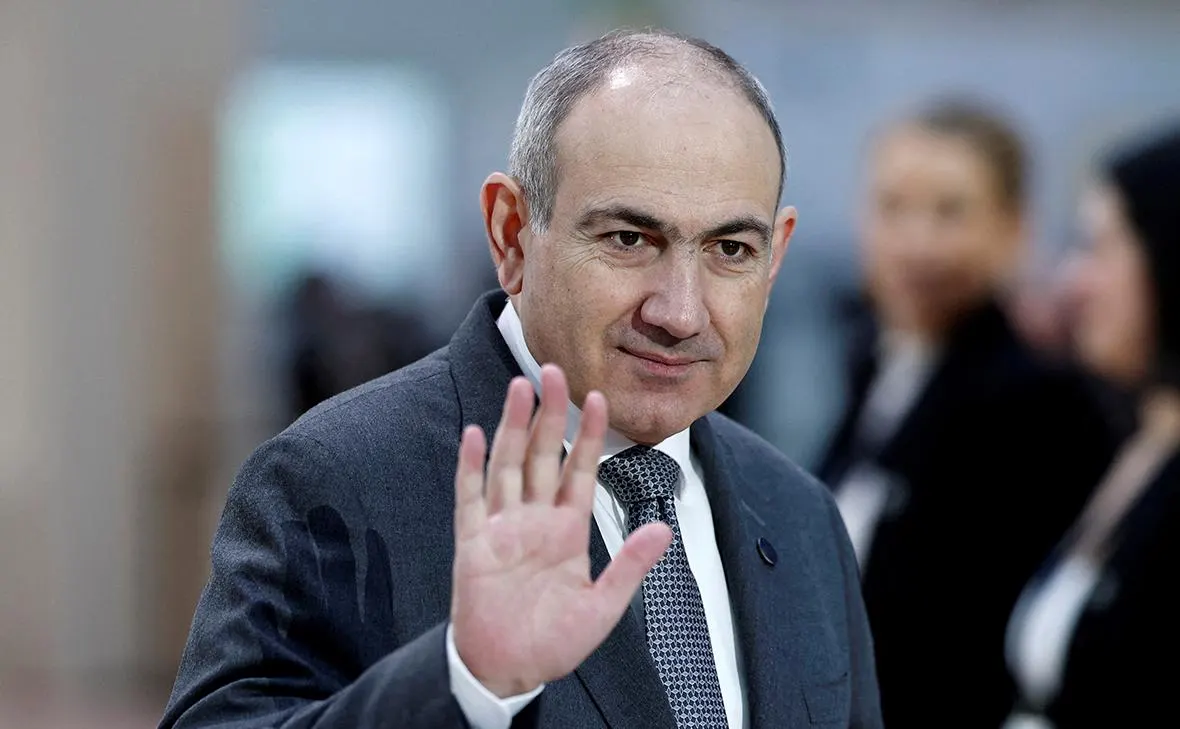 Премьер-министр Никол Пашинян заявил, что Армения не покинет Евразийский экономический союз неожиданно — решение будет реализовано по заранее разработанному плану. Республику, по его словам, не интересует публичная полемика по этому вопросу, и она останется в составе ЕАЭС «до тех пор, пока это возможно».