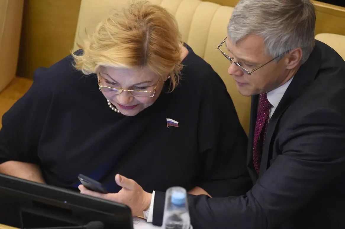 Валерий Гартунг вместе с Еленой Драпеко оказались двоими депутатами, проголосовавшими против обращения Госдумы по удару в Старобельске. Спикер назвал это «техническим сбоем», а в зале последовали резкие заявления и предложения ударов по украинской инфраструктуре.