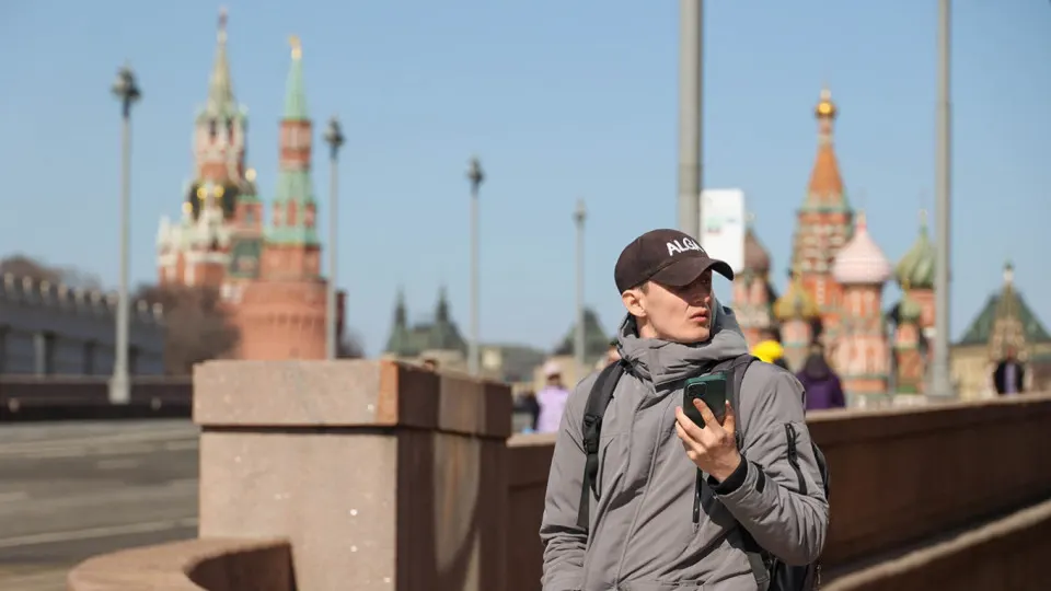 Правительство планирует обязать операторов вносить IMEI-номера в единую систему, чтобы блокировать скомпрометированные, похищенные и запрещённые к использованию устройства на уровне сети.