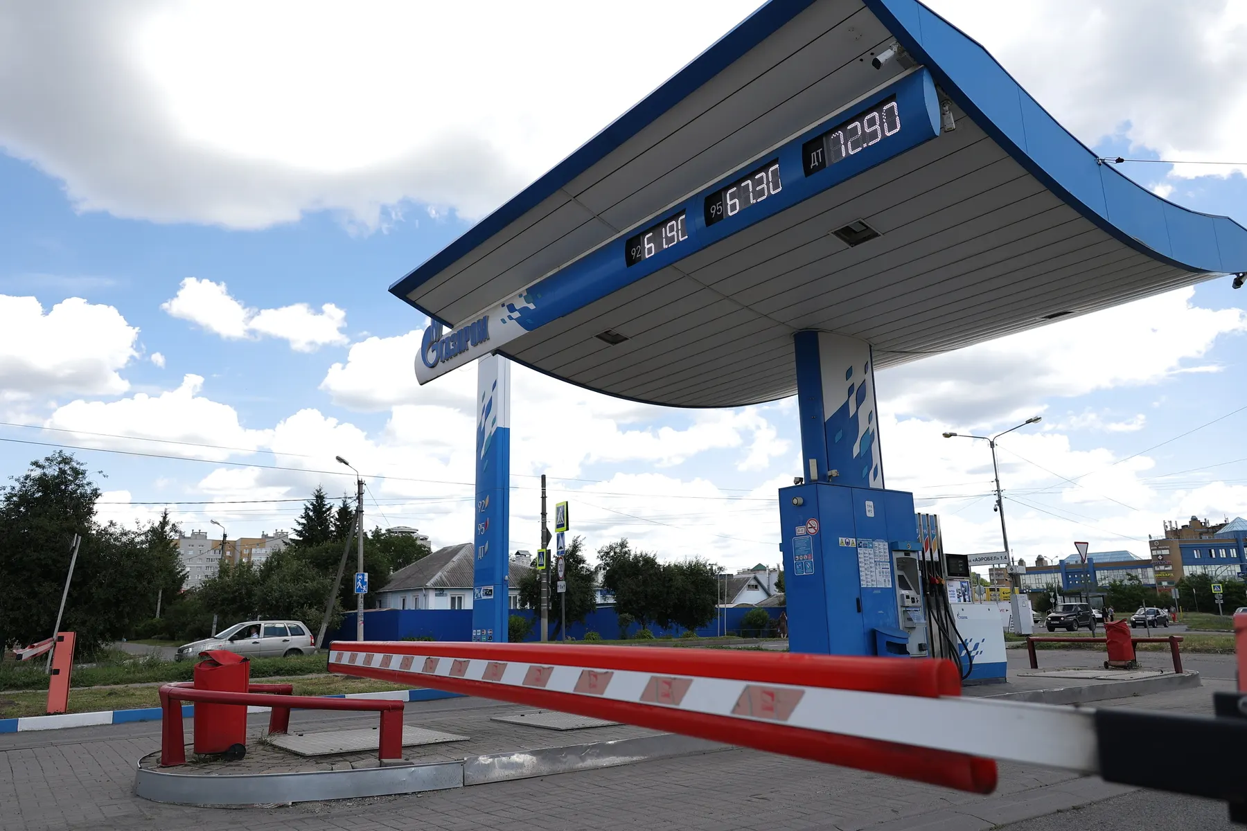 Из федерального плана статистических работ удалён бюллетень с подробной разбивкой розничных цен на бензин и дизель по маркам и регионам. Публикацию приостановили на фоне резкого роста цен и дефицита топлива.