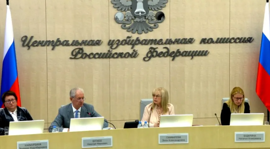 Центральная избирательная комиссия одобрила проведение ДЭГ в 33 регионах, обсудила особые порядки для прифронтовых и присоединённых территорий и заявила о приглашении международных наблюдателей из четырёх африканских стран.