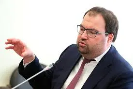 Глава Минцифры заявил, что подтверждение возраста пользователей — вопрос ближайшей повестки; ведомство рассматривает опыт зарубежных платформ, в том числе Roblox.