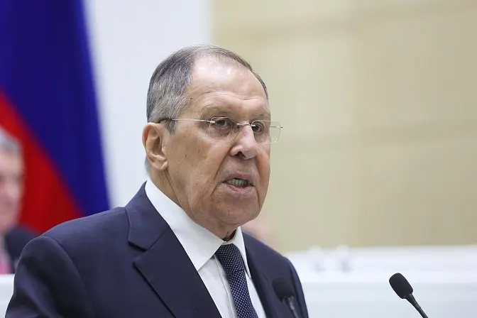 Глава МИД РФ заявил, что Ереван должен выбрать между ЕАЭС и ЕС, поскольку требования двух объединений взаимоисключающи; от решения зависят тарифы и фитосанитарные правила.