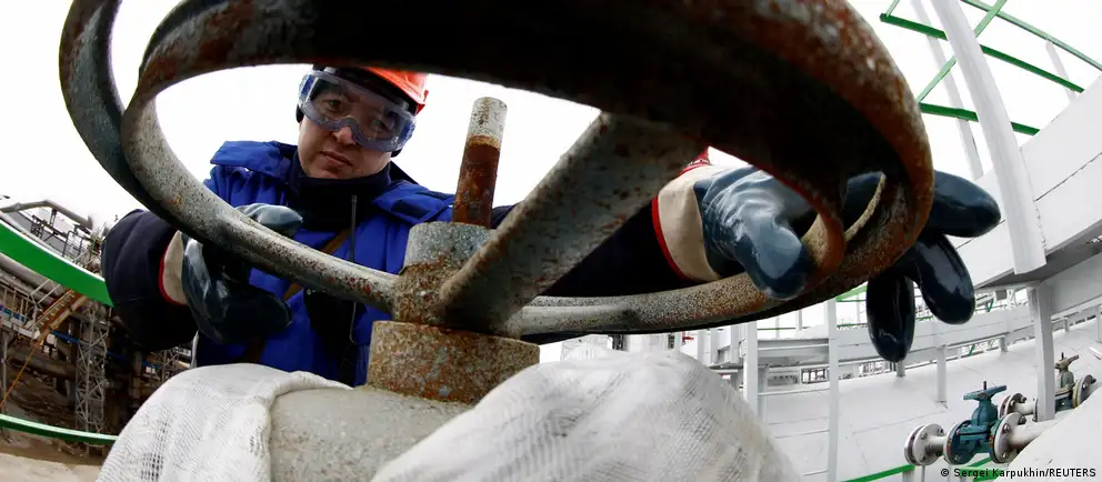 Утром в Уфе были обстреляны объекты нефтеперерабатывающего кластера: пострадали по крайней мере две крупные установки, над промзоной поднимались столбы черного дыма.