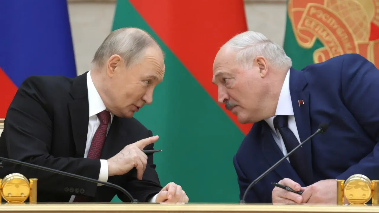 26 июня в резиденции на Валдае прошли закрытые переговоры между Владимиром Путиным и Александром Лукашенко. Официальных заявлений не было — обсуждали региональную безопасность, экономику и ситуацию на белорусско-украинской границе.