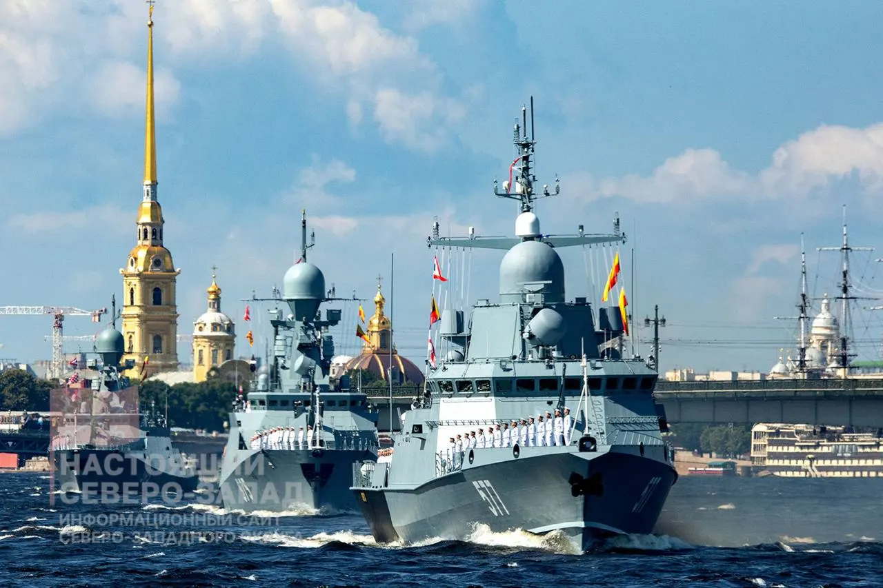 Минобороны приняло решение не проводить главный военно‑морской парад в Санкт‑Петербурге; торжества отменяются уже второй год подряд. День ВМФ в этом году отмечается 26 июля.