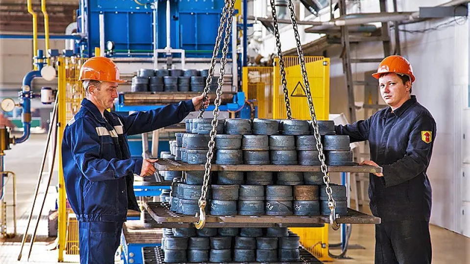 По требованию Генпрокуратуры в отношении основного производителя подшипников в России наложен арест на юридическое лицо холдинга и связанные предприятия в Волжском, Саратове и Самаре. В качестве ответчиков названы экс‑депутат и несколько бизнесменов.