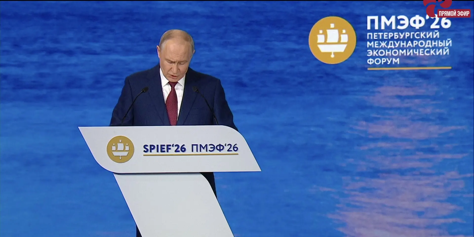 Президент попросил депутатов как можно скорее принять закон, который закрепит институт стажировок для выпускников колледжей и вузов: полугодовые договоры с наставниками и мотивация переезда в регионы с дефицитом кадров. Детали и обязательность пока не определены.