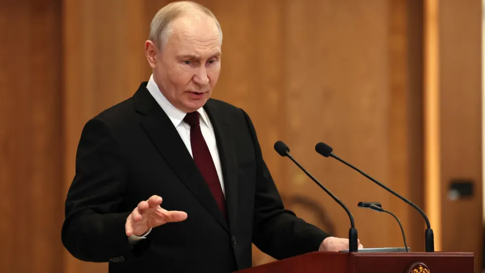 Президент заявил, что в случае запуска беспилотников по российским объектам с территории европейских государств Россия нанесёт ответные удары; он также охарактеризовал волны атак дронов как попытку «раскачать» общество.