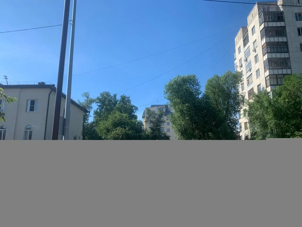 В центре Тюмени на улице Челюскинцев произошла авария с участием двух автобусов; на месте образовались небольшие заторы.