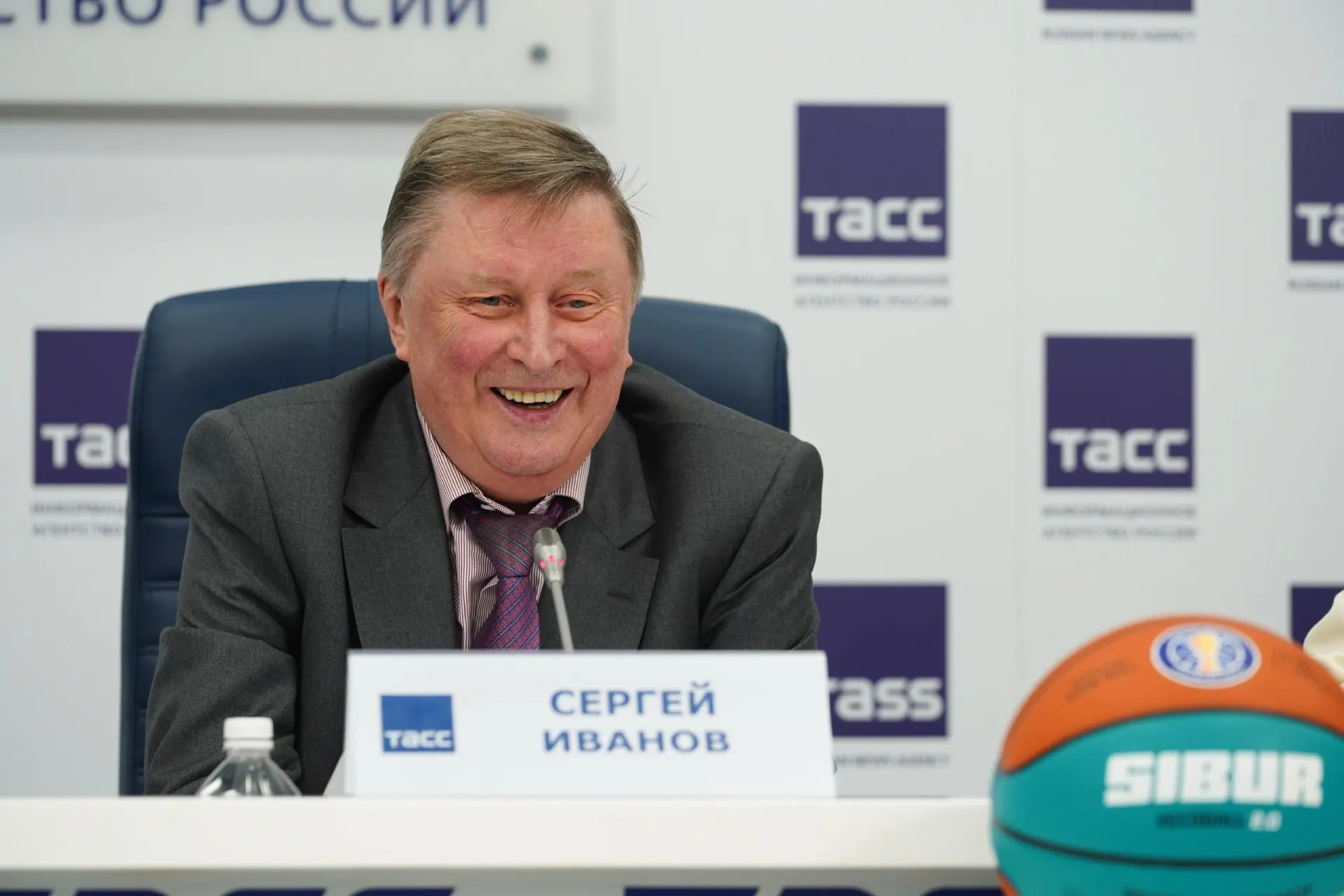 Близкий друг сообщил, что общался с бывшим министром всего три дня до смерти. Политик скончался в 73 года, подробности пока не разглашают.