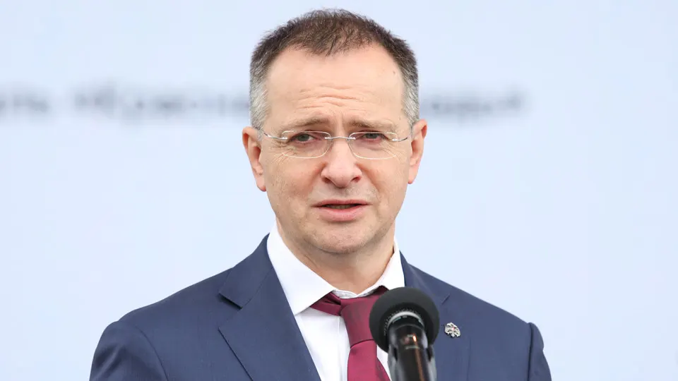 Он заявил о необходимости контроля качества на всех этапах производства фильмов, чтобы бюджетные средства не тратились «на барахло», и предложил не допускать к показу некачественные ленты, созданные на госденьги.