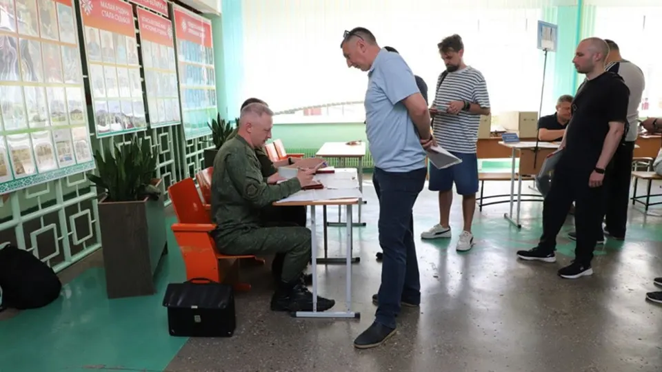 В Гродненской области с 17 по 26 июня проходят учения по оповещению и мобилизации резерва: власти отрабатывают привлечение граждан и техники. Одновременно усиливается политическое давление с требованием участия в эскалации конфликта с Украиной.