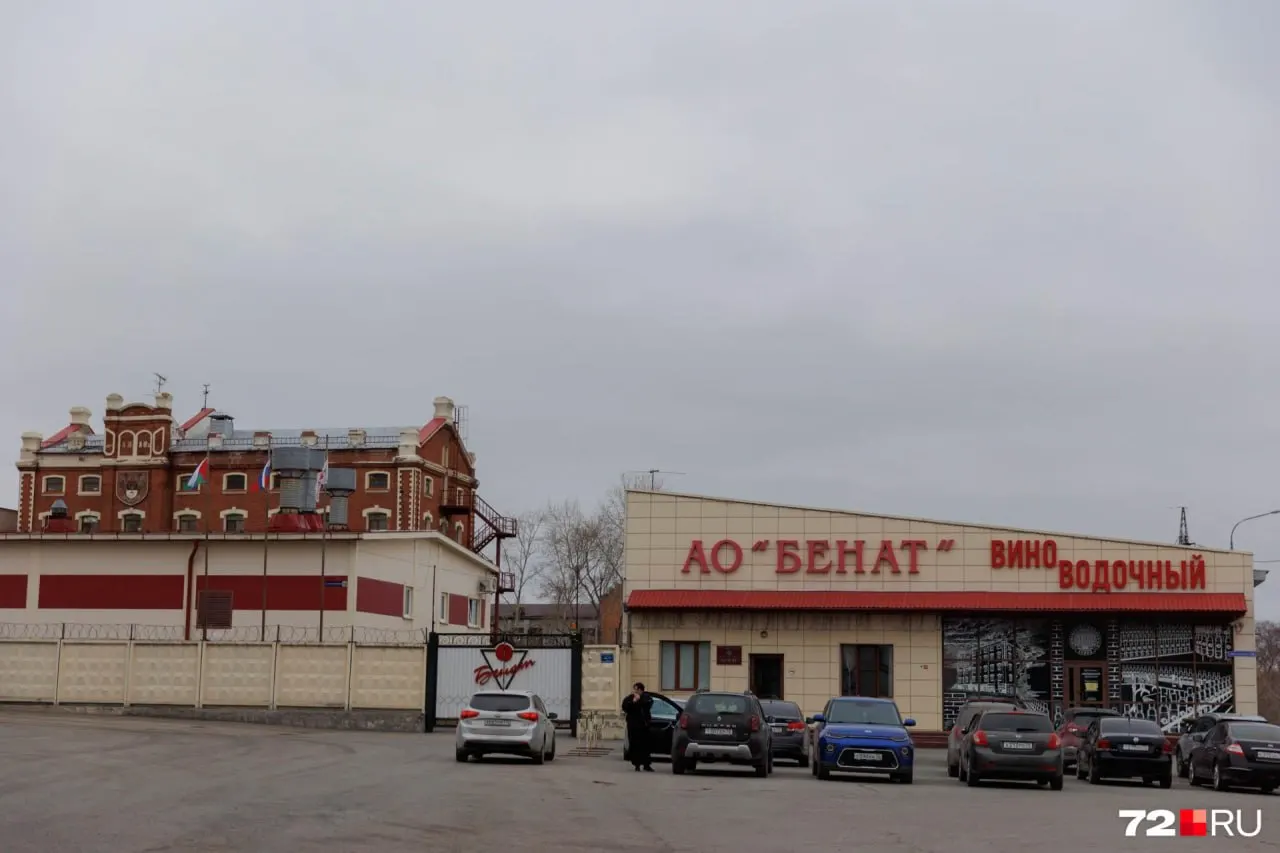 Правительство Тюменской области включило акционерное общество «Бенат» в список объектов, предназначенных к приватизации; под контроль нового владельца может перейти 99,86% акций, цена пока не объявлена.
