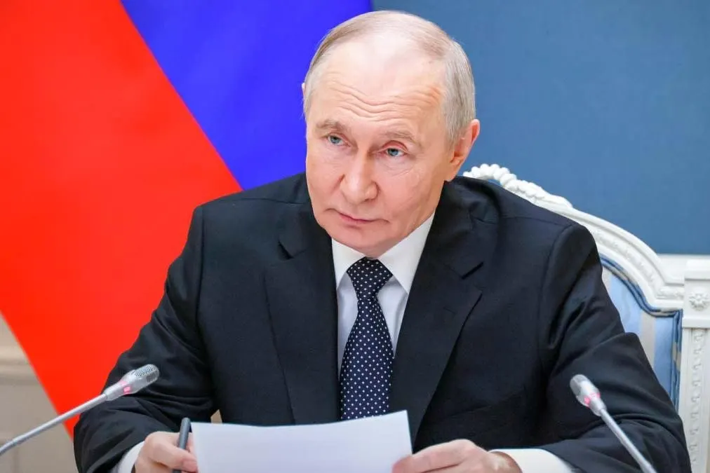 Указ, опубликованный 1 июня 2026 года, добавляет депозиты в список обязательств, которые российские резиденты могут не исполнять в отношении кредиторов из стран, признанных «недружественными». Экономист Сергей Алексашенко предупреждает, что средства на счетах типа «С» фактически становятся бесплатным ресурсом банков.