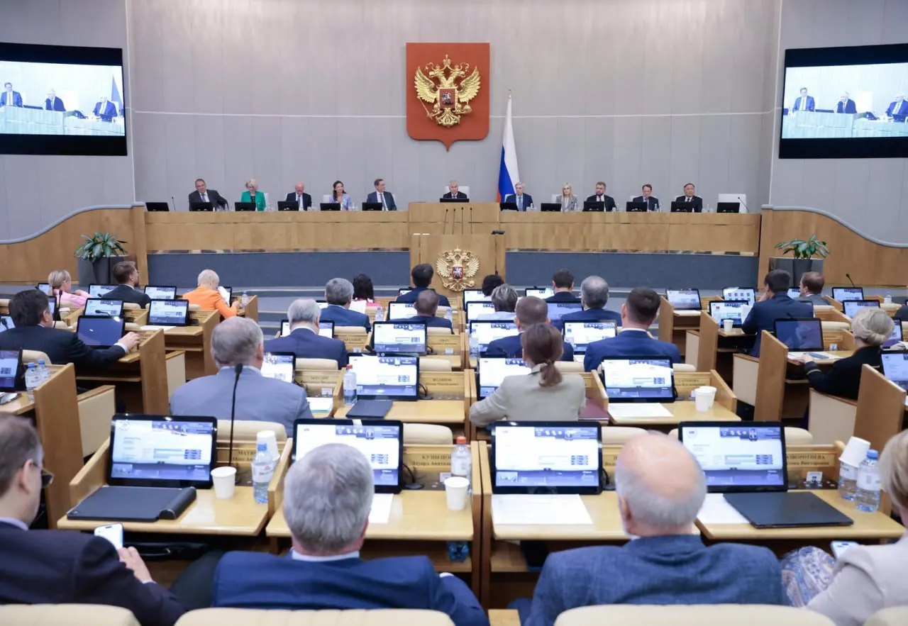 Анализ законодательной деятельности показал, что Госдума одобряет около 84% правительственных и 99% президентских инициатив против примерно 25% депутатских. Эксперты советуют следить за повесткой кабинета министров.
