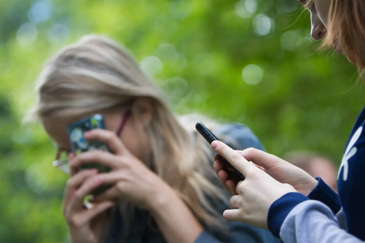 Предлагается ввести статус для SIM-карт детей: ограничение нежелательных рассылок и международных звонков, а операторы обязаны будут бесплатно подключать родительский контроль.