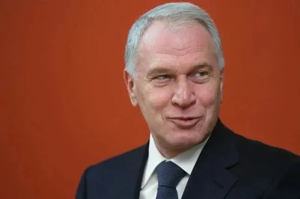 Юрия Ковальчука отметили орденом III степени «за вклад в социальные проекты, сохранение культурно‑исторических ценностей и благотворительность». Ранее он уже получал IV степень ордена.