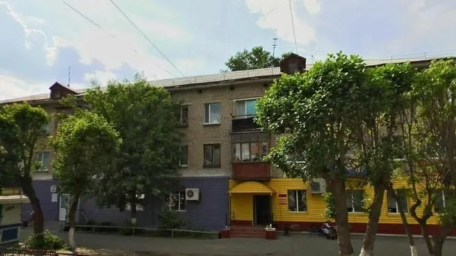 4 июля в Тюмени мальчик примерно годовалого возраста упал из окна на третьем этаже. Его доставили в больницу, где от полученных травм он умер. По факту возбуждено уголовное дело, обстоятельства выясняются.