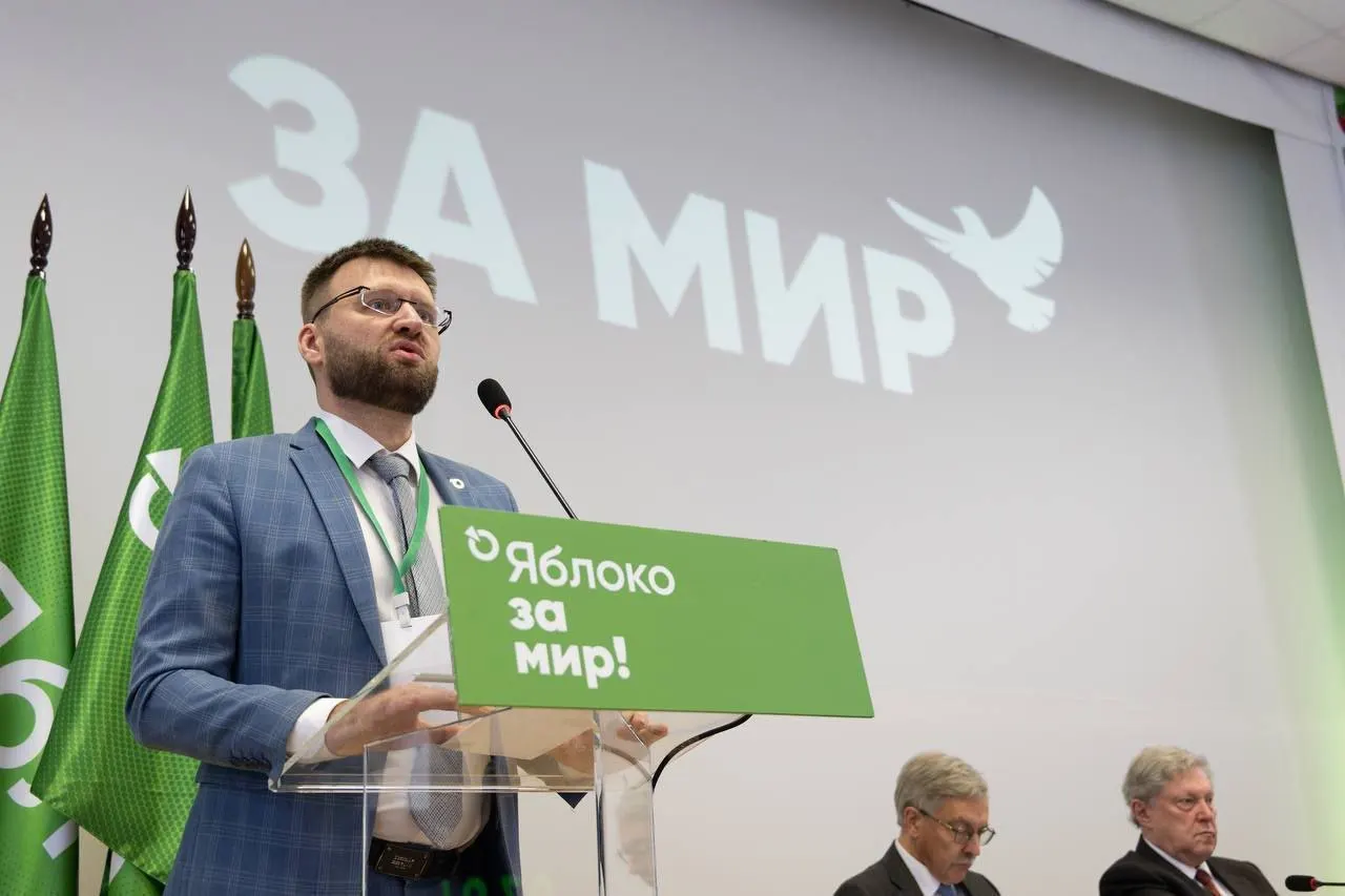 Минюст отклонил просьбу о снятии статуса «иноагента» с Владимира Дорохова, сославшись на «ведение политической деятельности»: в числе аргументов — поздравление от председателя партии, поездки в суд, возложение цветов и участие в видеоролике с бумажными самолётиками.