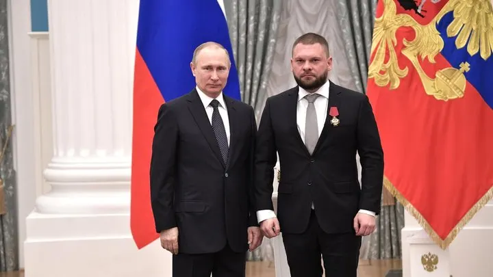 В декларациях кандидатов «Единой России» выявлены иностранные активы у нескольких членов федерального списка: у одного из лидеров — акции Apple и других зарубежных компаний, у других кандидатов — иностранные депозитарные расписки и облигации.