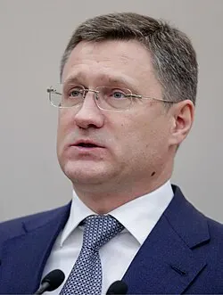 Вице‑премьер Александр Новак сообщил, что запрет на экспорт бензина будет продлён до конца года; запрет на экспорт дизеля планируют отменять по мере восстановления рынка.