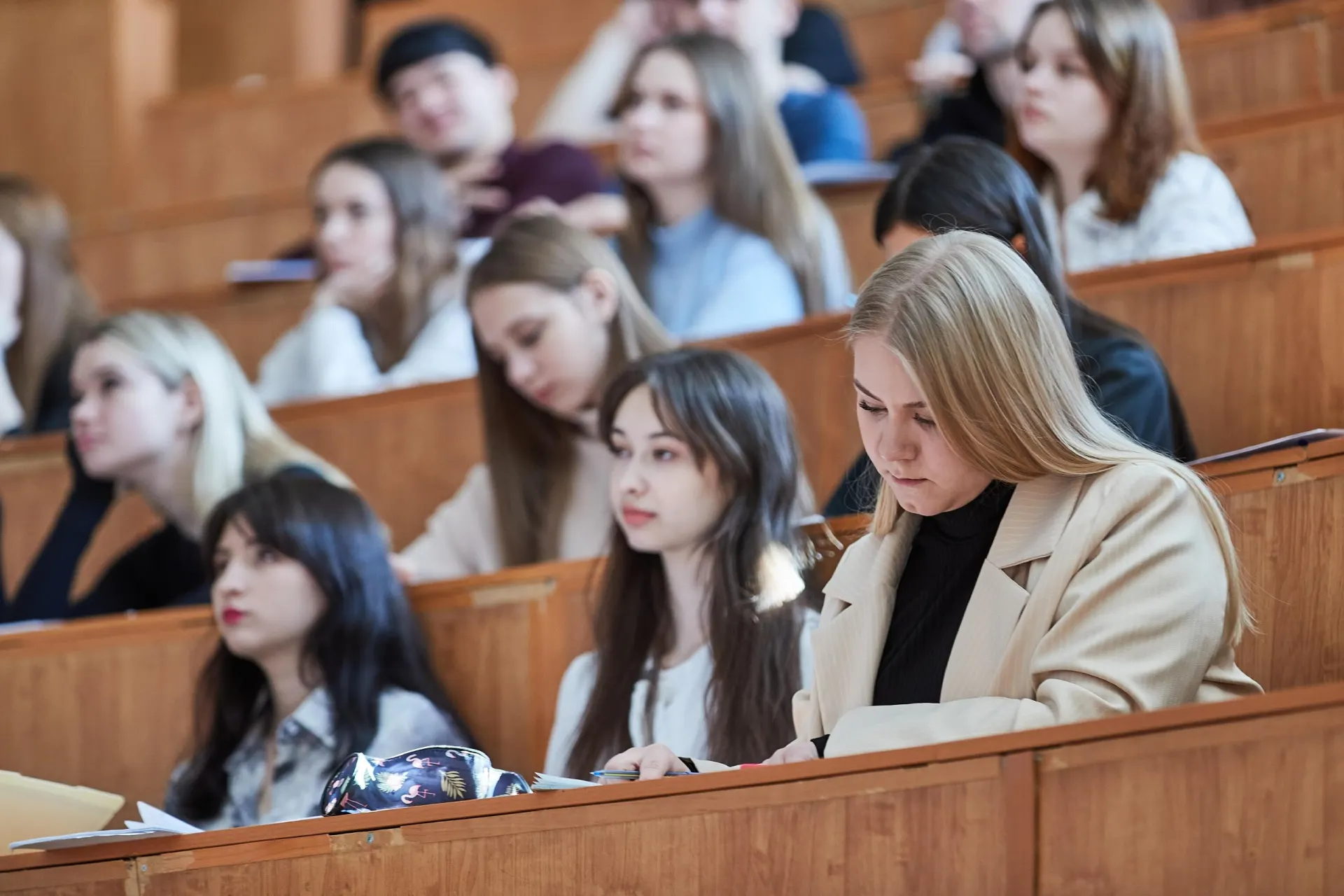 Министерство образования изменило порядок целевого обучения — штрафы заменены механизмом компенсаций, а основания для отчисления целевых студентов расширены.
